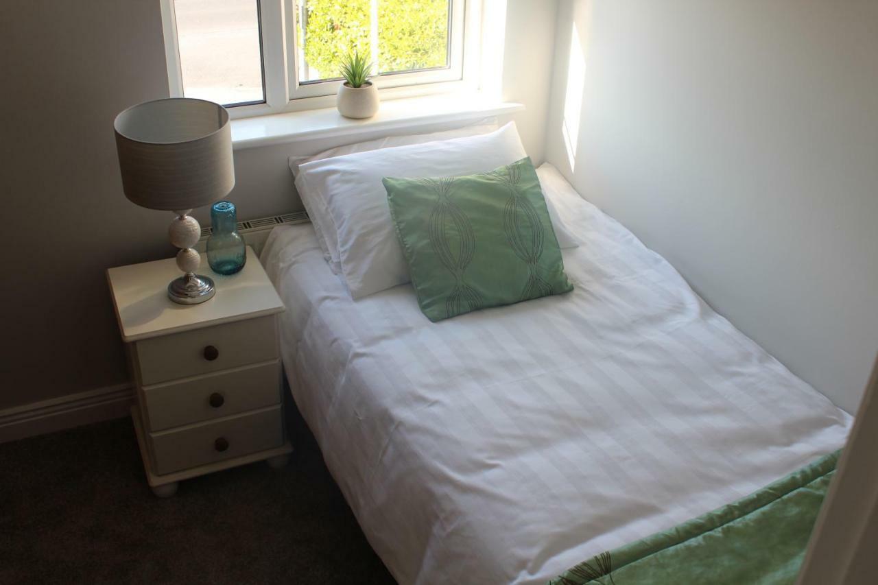 Villa 5 Mins Walk To Carrick - Sleeps 12 - Off Road Parking - Modern House Exterior foto