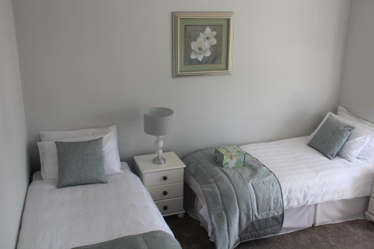 Villa 5 Mins Walk To Carrick - Sleeps 12 - Off Road Parking - Modern House Exterior foto