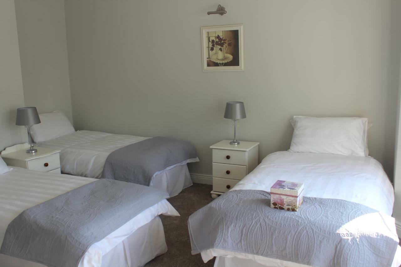 Villa 5 Mins Walk To Carrick - Sleeps 12 - Off Road Parking - Modern House Exterior foto